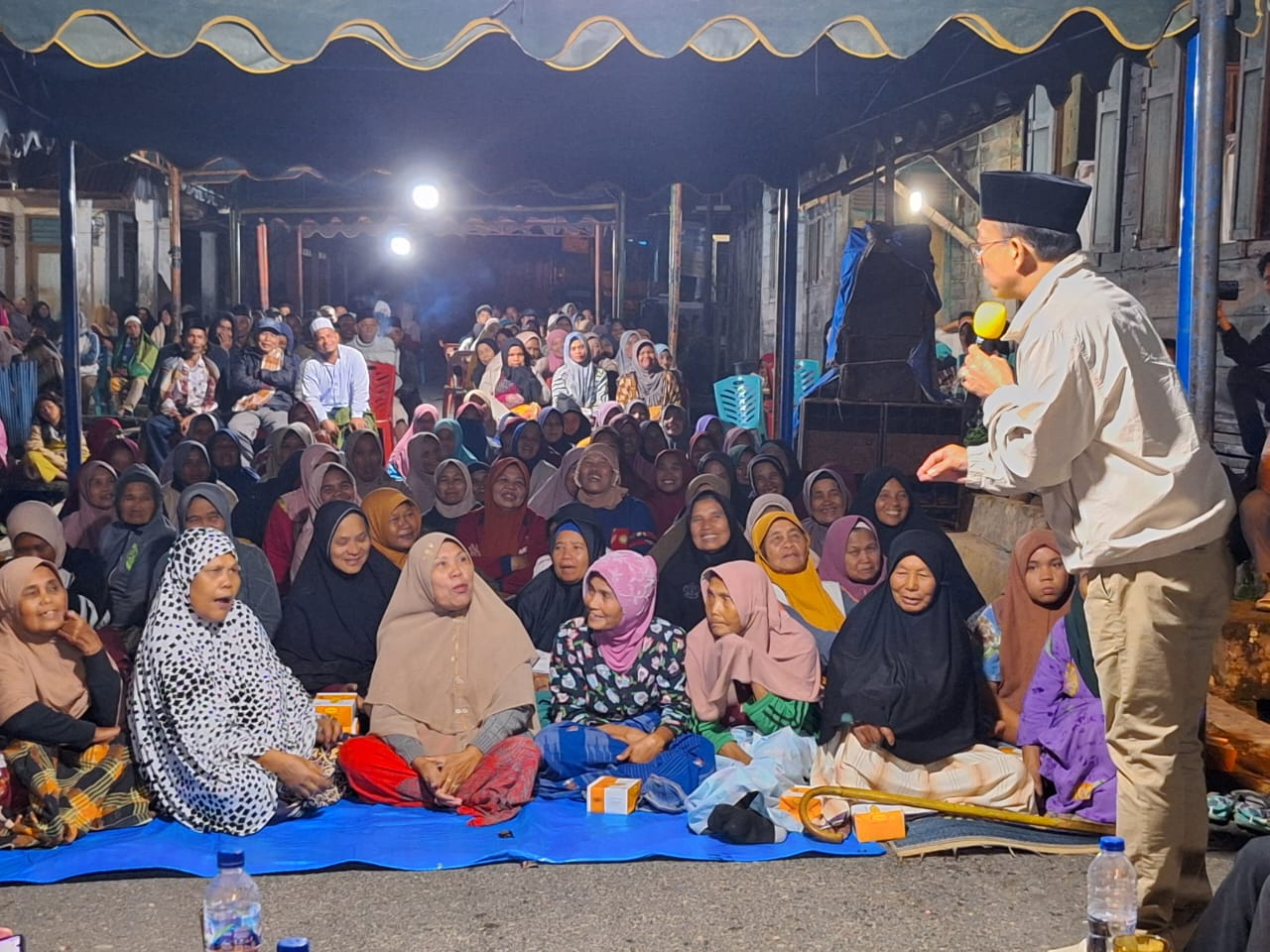 Calon Bupati Tapsel No.1, Gus Irawan Pasaribu, saat menjemput doa dan harapan dari ratusan warga di Desa Paran Padang, Kecamatan Sipirok, agar mem-BAGUSI daerah itu serta menang menjadi Bupati Tapsel ke depan