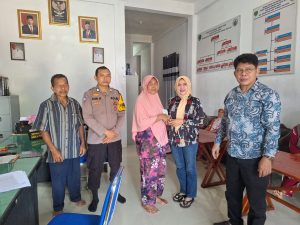 Lindungi Penerima Bantuan Lansia dari Pencurian, Polsek Batang Toru Hadir Kawal Penyaluran BLT