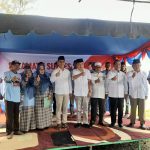 Calon Bupati dan Wakil Bupati Tapsel No.1, Gus Irawan Pasaribu dan Jafar Syahbuddin Ritonga, berfoto bersama Syahrul M Pasaribu, Marasaud Harahap, serta Tim Pemenangan Kecamatan Arse usai pengukuhan
