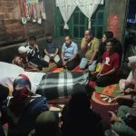 Kapolres Padangsidimpuan, AKBP Dr Wira Prayatna, saat melayat ke Rumah duka untuk mengucapkan belasungkawa terhadap pesepeda motor yang meninggal dunia usai mengalami kecelakaan lalulintas