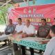 Kapolsek Batang Toru, Iptu RN Tarigan, bersama Panwascam, PPK, dan Tokoh Masyarakat, saat menampung aspirasi warga di pojok Pilkada Polres Tapsel di Kecamatan Muara Batang Toru
