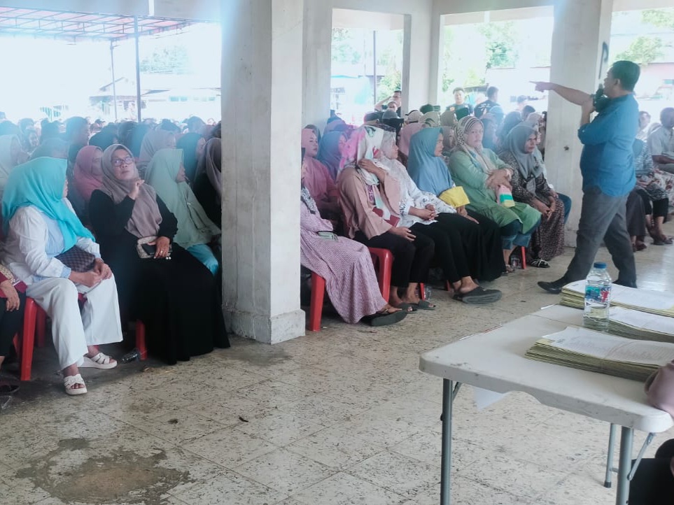 Ketua DPC Partai Demokrat Padangsidimpuan sekaligus anggota DPRD terpilih, Abdul Rahman Harahap (Bede) saat mengobarkan semangat ratusan Tim Pemenangan untuk siap menangkan Hapendi-Gempar