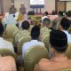 Kasat Lantas Polres Tapsel, AKP Danil Saragih, didampingi Kanit Regident, Ipda Edy Sofyan Nasution, saat menyampaikan pesan Dikmas tentang keselamatan berlalulintas di hadapan ribuan berbagai elemen masyarakat yang hadir di deklarasi dan ikrar 'jihad melawan narkoba' di Hotel Sapadia, Kabupaten Paluta