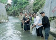 Hari Jadi Kota Padangsidimpuan, Fajar Dalimunthe Aksi Nyata Tebar Ikan di Sungai