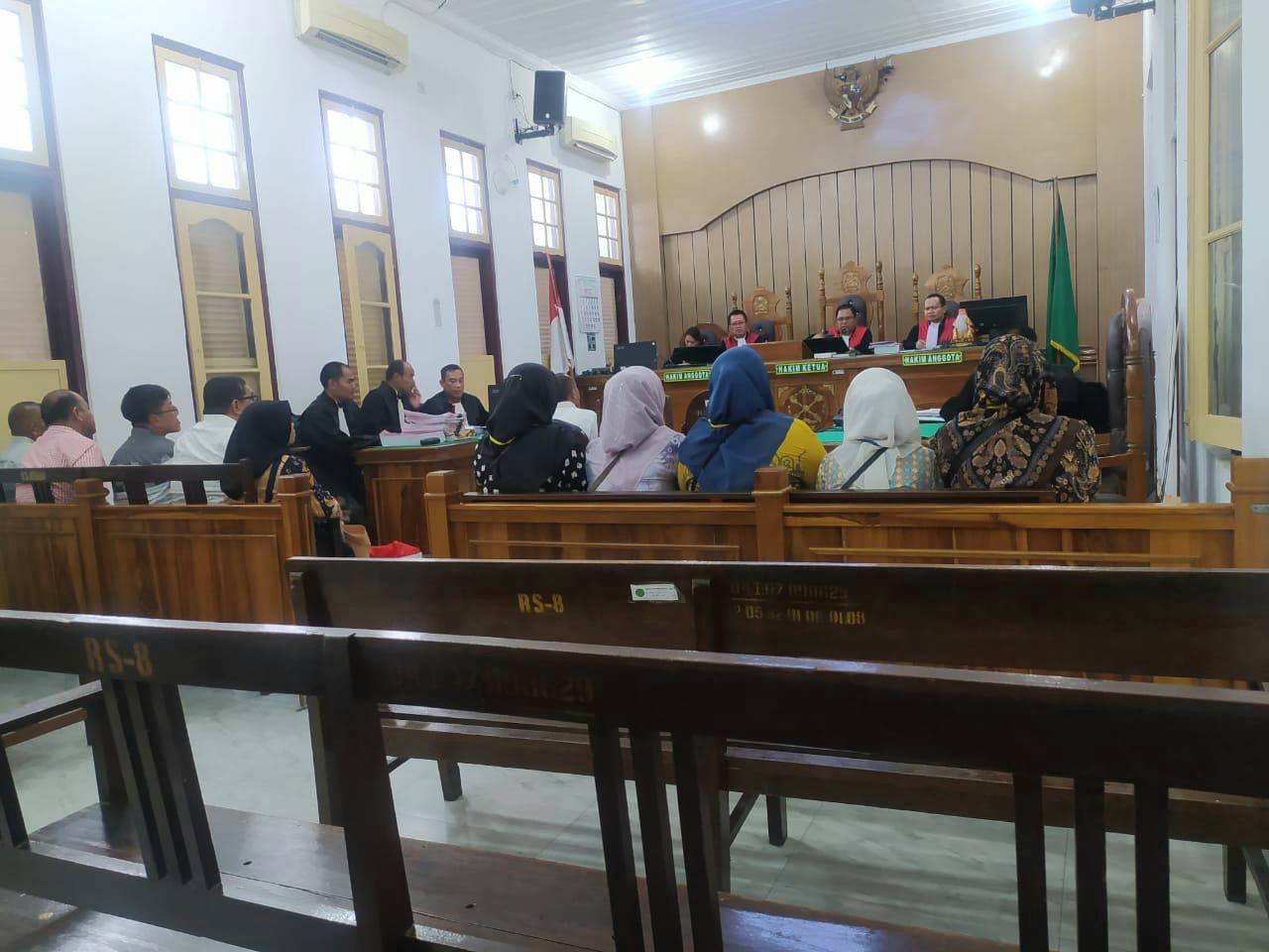 Suasana sidang kasus dugaan korupsi penyelenggaraan rapat koordinasi dan konsultasi SKPD TA 2021 pada Dinas Koperindag Padangsidimpuan dengan agenda pemeriksaan saksi-saksi