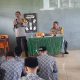 Di hadapan ratusan siswa MAN di Desa Sipange, Kasat Binmas Polres Tapsel, AKP Eka Wahyudi, memberikan bimbingan sekaligus ajakan ke para siswa agar menjauhi narkoba