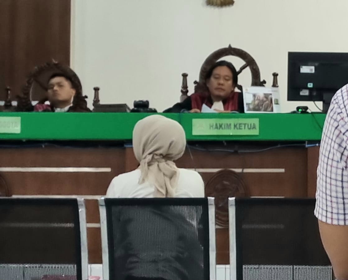 Suasana sidang Perkara dugaan pencemaran nama baik melalui Medsos yang diduga dilakukan terdakwa oknum Jaksa Fungsional pada Kejari Tapsel, JAB, yang berlangsung di Ruang sidang PN Padangsidimpuan