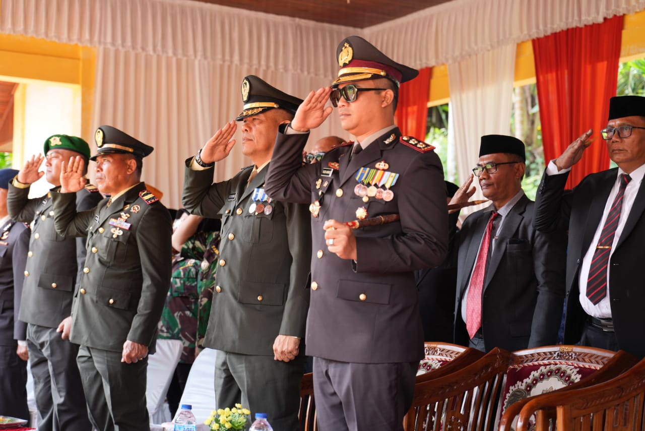 Kapolres Tapsel, AKBP Yasir Ahmadi, bersama unsur Forkopimda lainnya saat mengikuti Upacara Hari Sumpah Pemuda ke-96