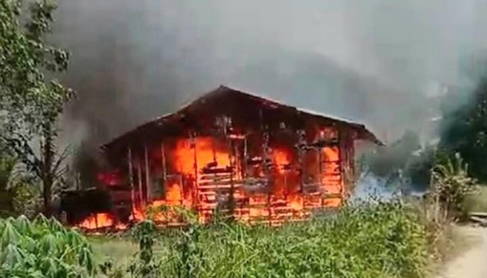 Rumah Semi Permanen Ludes Terbakar di Padangsidimpuan