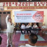 Calon Bupati nomor urut 1, Gus Irawan Pasaribu, saat memberikan sambutannya di sela Pengukuhan Tim Pemenangan Paslon BAGUSI Kecamatan Tantom Angkola