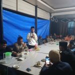 Calon Bupati Tapsel No.1, Gus Irawan Pasaribu, saat menanggapi berbagai keluhan dan aspirasi masyarakat 4 Desa di Kecamatan Angkola Barat