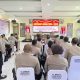 Waka Polres Tapsel, Kompol Rapi Pinakri, didampingi Kabag Ops, Kompol Abdi Abdillah, saat memberikan paparannya dalam kegiatan Lat Pra Ops Zebra Toba 2024 di Aula Mapolres setempat, Lantai II
