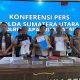 Waka Polres Tapsel, Kompol Rapi Pinakri, didampingi Kabag Ops, Kompol Abdi Abdillah, Kasat Reskrim, Iptu Agus Purnomo, Kasi Humas, AKP Maria Marpaung, dan Kanit Tipidkor, Ipda Saad Mahardian Harahap, menunjukkan barang bukti kasus korupsi anggaran Desa yang melibatkan oknum mantan Kades Dolok Godang