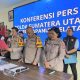 Waka Polres Tapsel, Kompol Rapi Pinakri, didampingi Kabag Ops, Kompol Abdi Abdillah, Kasat Reskrim, Iptu Agus Purnomo, Kasi Humas, AKP Maria Marpaung, dan Kanit Tipidkor, Ipda Saad Mahardian Harahap, memaparkan perkembangan kasus penyalahgunaan 10 Ton solar bersubsidi