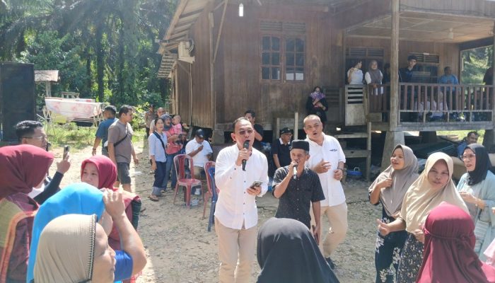 Duet Dadakan Duo Pasaribu ‘Benang Biru’ Semarakkan Silaturahmi BAGUSI Tapsel di Angkola Selatan