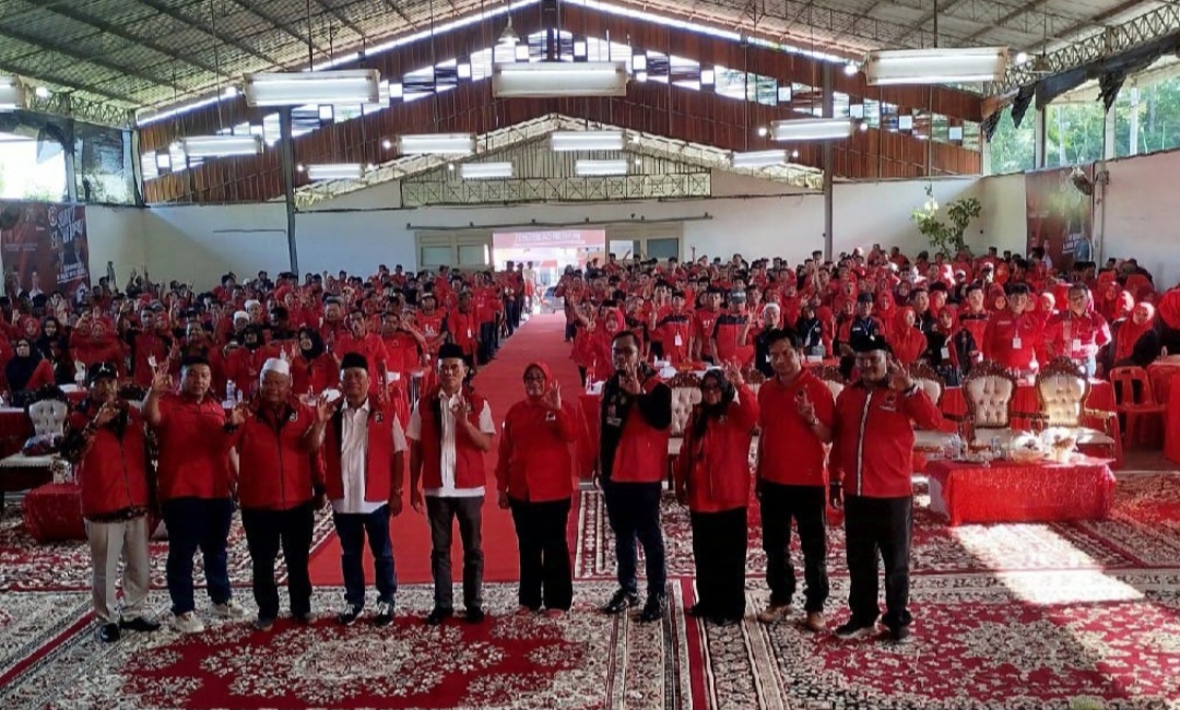 PDI Perjuangan kerahkan ribuan massa untuk menangkan Paslon Wali Kota dan Wakil Wali Kota Padangsidimpuan No.3, Hapendi-Gempar, di Pilkada 27 November mendatang