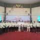 Tokoh masyatakat Tapsel, Gus Irawan Pasaribu dan Jafar Syahbuddin Ritonga, foto bersama dengan PD Pemuda Muhammadiyah Tapsel usai dikukuhkan di Gedung Serba Guna Kantor Bupati setempat