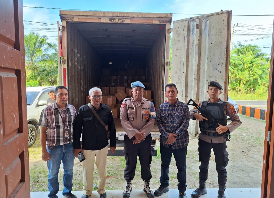 Pendistribusian logistik surat suara pemilihan Gubernur-Wakil Gubernur Sumut dan Bupati-Wakil Bupati Pilkada 2024 tiba dalam keadaan aman di Kabupaten Paluta