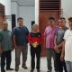 Seorang wanita berusia 37 tahun berinisial, DS, usai ditangkap Tim Opsnal Unit Reskrim Polsek Padang Bolak berikut barang bukti