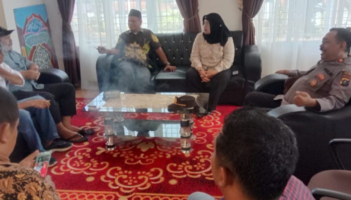 Silaturahmi ke Camat Marancar, Kapolsek Batang Toru Bawa Pesan Ini