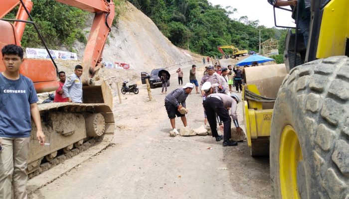 Sempat Diblokir, Polisi Buka Blokir Akses Jalan Batu Jomba Tapsel