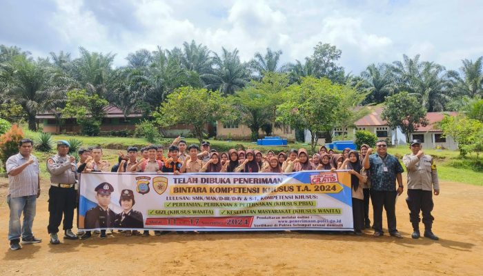 Polsek Batang Toru Pasang Spanduk Sosialisasi Bakomsus ke Sekolah