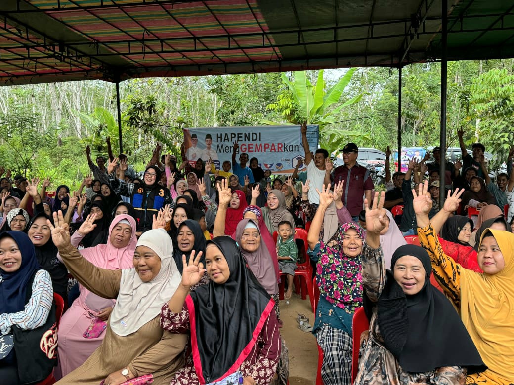 Beginilah antusiasme dan kemeriahan ratusan warga Dusun II Padang Silayu, Desa Manunggang Jae, yang ingin ketemu dan mendukung calon Wali Kota Padangsidimpuan No.03, Dr Hapendi Harahap