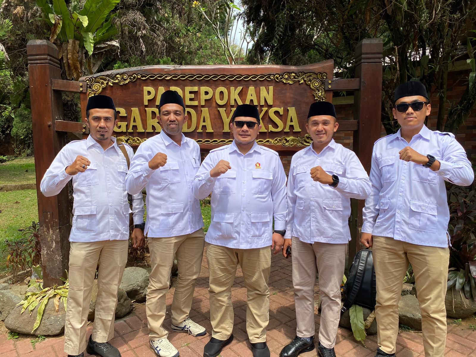 Ketua DPC Partai Gerindra Tapsel, Abdul Basith Dalimunthe, dan Sekretaris, Nauli Harahap, berfoto bersama Pengurus