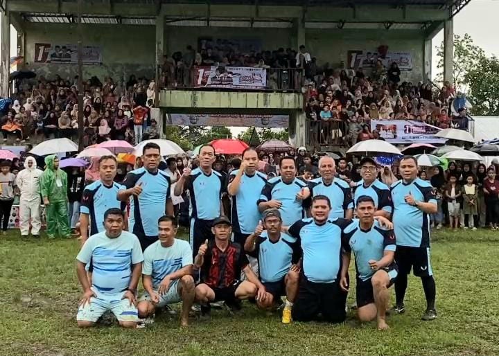 Paslon Bupati-Wakil Bupati No.01, Gus Irawan Pasaribu-Jafar Syahbuddin Ritonga, yang tergabung dalam kesebelasan BAGUS1 Tapsel berhasil menggulung Sipirok All Star dengan skor akhir menang telak 5-0 pada pertandingan eksibisi