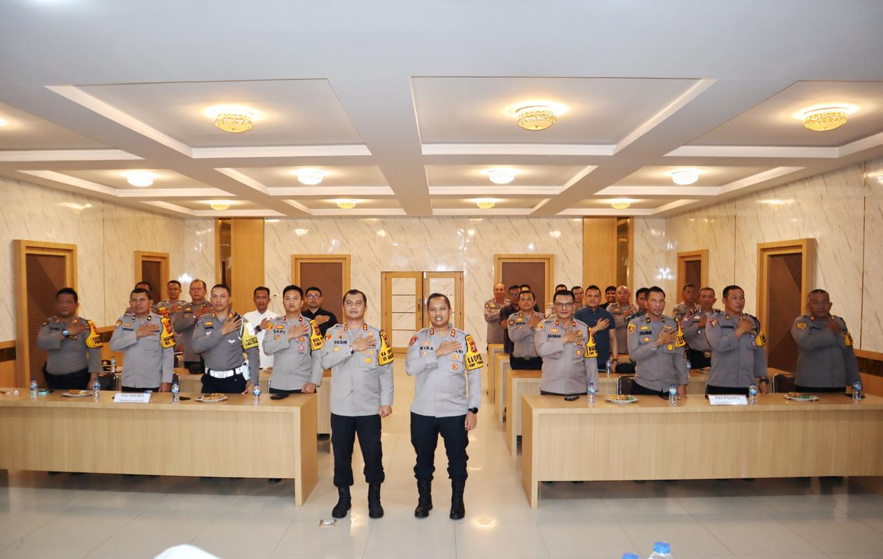 Kapolres Tapsel, AKBP Yasir Ahmadi, dan rombongan, melakukan kunjungan silaturahmi ke Kapolres Padangsidimpuan, AKBP Wira Prayatna, beserta jajaran, dalam rangka menjaga sinergi Kamtibmas jelang Pilkada serentak 2024