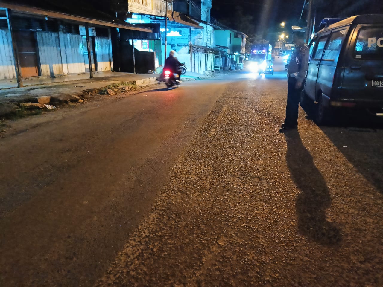 Personel Polsek Sipirok saat menggelar Patroli bertajuk, Blue Light Patrol, di Jalan Lintas guna memberi rasa aman dan nyaman bagi pengguna jalan yang melintas