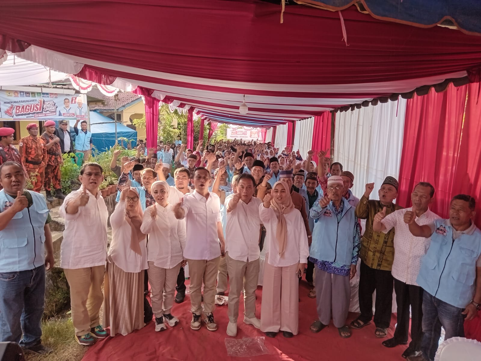 Suasana kampanye dialogis Paslon Bupati-Wakil Bupati Tapsel No.01, Gus Irawan Pasaribu-Jafar Syahbuddin Ritonga (BAGUS1) yang berlangsung meriah di Kecamatan Marancar