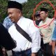 Foto Direktur BUMD Tapsel, YH (dilingkari merah), saat mengantar Cabup No.02, Dolly Pasaribu, mendaftar ke KPU