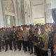 Kapolres Tapsel, AKBP Yasir Ahmadi, befoto bersama dengan masyarakat berbagai elemen usai menggelar Tabligh Akbar dan doa bersama dalam rangka menciptakan kedamaian jelang Pilkada