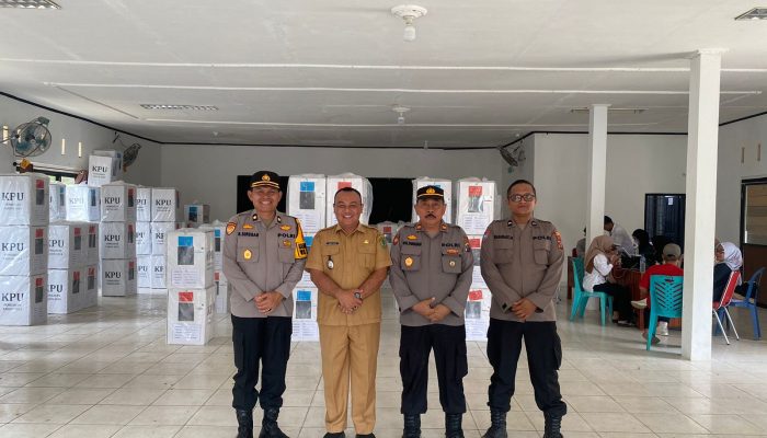 Kabag Ren Polres Tapsel Tinjau Pergeseran Logistik Pilkada
