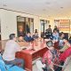 Waka Polres Padangsidimpuan, Kompol Rahman Takdir Harahap, dan personel lainnya, saat memfasilitasi proses mediasi terhadap tuntutan untuk mengalihkan atau menangguhkan penahanan terhadap salah seorang warga Gang Raya berinisial, IS