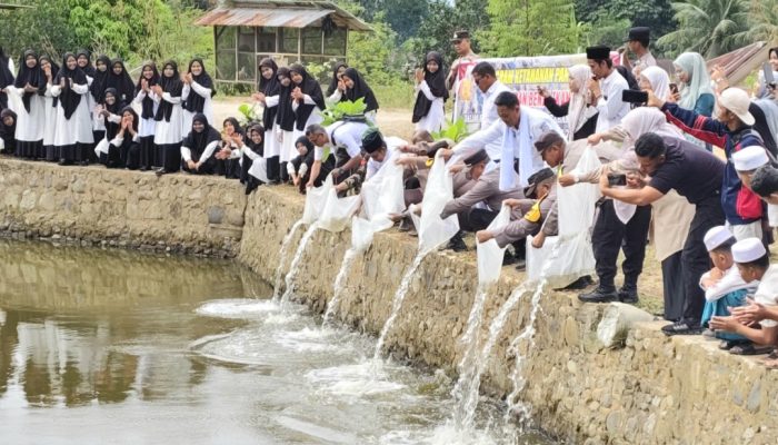 Dukung Asta Cita, Ribuan Benih Ikan Ditabur Polres Padangsidimpuan