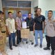 Prosesi penyerahan kekurangan surat suara Pilbup Tapsel ke pihak KPU yang disaksikan Kepolisian dan Bawaslu