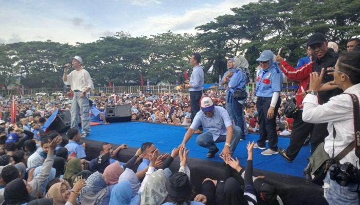 Meski Diguyur Hujan, Massa Tetap Semangat Gemparkan Kampanye Akbar Hapendi-Gempar