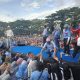 Ribuan massa pendukung tampak antusias ingin menyalami dan bercengkrama dengan calon Wali Kota Padangsidimpuan No.03, Dr Hapendi Harahap, dalam Kampanye Akbar di Stadion HM Nurdin