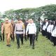 Kapolres Padangsidimpuan, AKBP Wira Prayatna, bersama Pj Wali Kota, Timur Tumanggor, Ketua KPU, Tagor Dumora Lubis, Ketua Bawaslu, Ratno Afandi, dan lainnya mengecek kesiapan barisan penyelenggara Pilkada