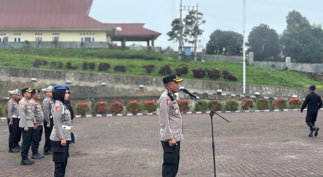 Kabag Ops Polres Tapsel, Kompol Abdi Abdillah, saat memimpin Apel Siaga I dalam rangka kelancaran Putungsura Pilkada