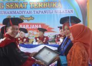 UM Tapsel Wisuda 417 Sarjana, Rektor: Belajar Tak Berhenti di Sini