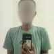 Seorang petani berinisial, SH, saat menunjukkan Handphone Android miliknya yang dijadikan tempat bermain judi online tebak angka jenis Macau
