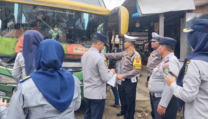 Jelang Nataru, Polres Tapsel Inspeksi dan Tes Urine Supir Angkutan: 3 Positif Narkoba