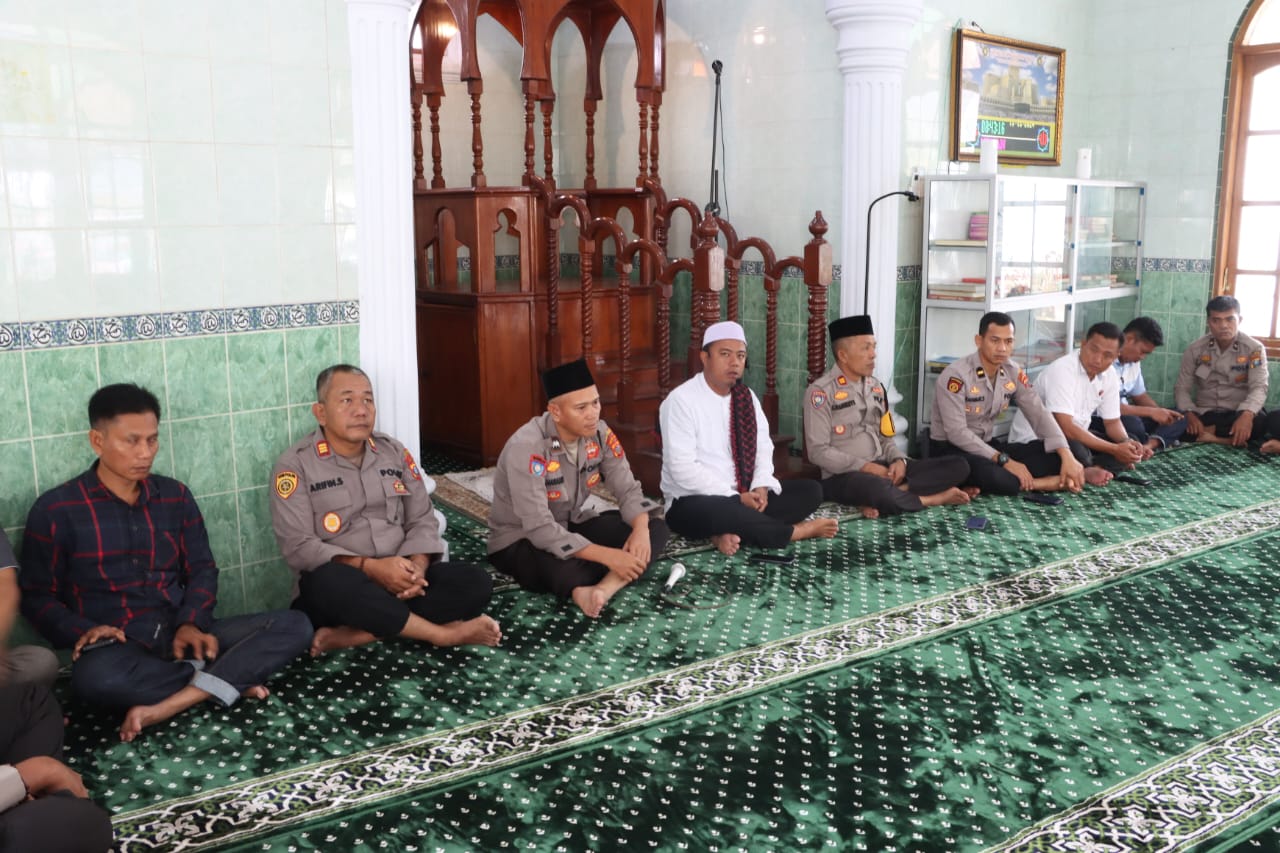Pelaksanaan Binrohtal bagi personel yang beragama Muslim di Masjid Al Muqorrobin Bhayangkara Polres Padangsidimpuan
