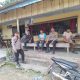 Bhabinkamtibmas Polsek Padang Bolak, Bripka Jhon Kennedi, dan Brigpol Randa SP, sosialisasikan Festival Vocal Solo Lagu Tabagsel yang digelar Polres Tapsel saat sambang dan tatap muka ke warga binaan di Desa Huta Baru Nangka
