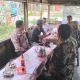 Bhabinkamtibmas Polsek Dolok, Aiptu Monang P Siregar, saat sambang dan mengajak warga binaan di Desa Pasar Simundol untuk menjaga kelestarian Hutan di Kabupaten Paluta