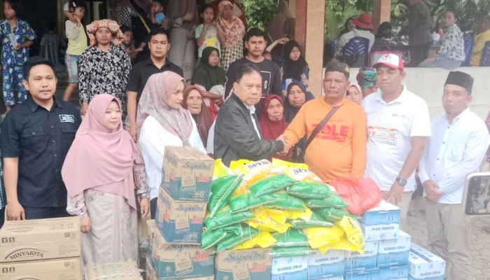 Bupati-Wakil Bupati Terpilih Sekaligus Wantim Golkar Tapsel dan Partai Gerindra Salurkan Bantuan ke Korban Banjir di Tantom