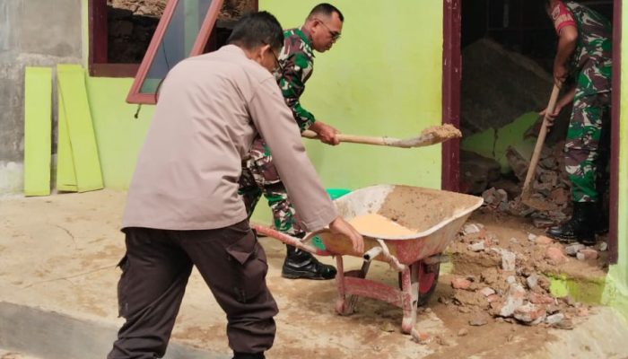 Dinding Kantor MIS di Angkola Timur Jebol, Polsek Sipirok Gotongroyong